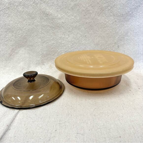 Vintage Corning Visions Amber Round Casserole Glass & Plastic Lid 24 Oz (V-30-B) - Picture 1 of 12